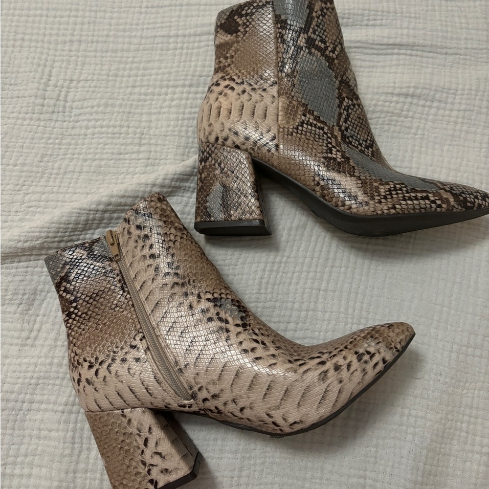 New Journee Collection snake skin booties